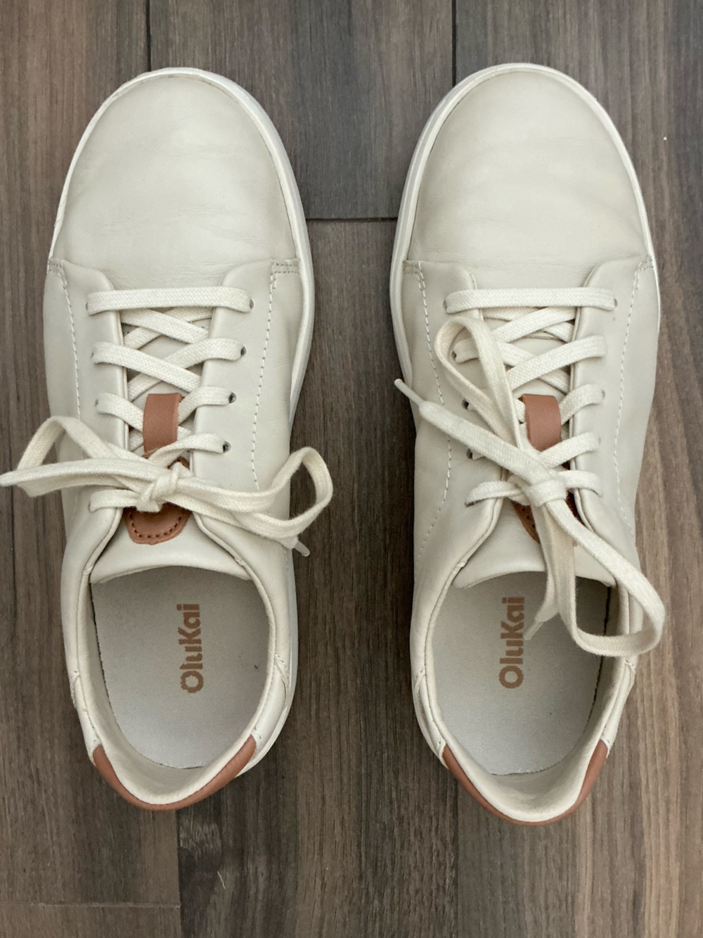 OluKai Pehuea Lī ‘Ili Leather Beige/Cream Lace-Up Sneakers with Tan Pull Tab 7.5